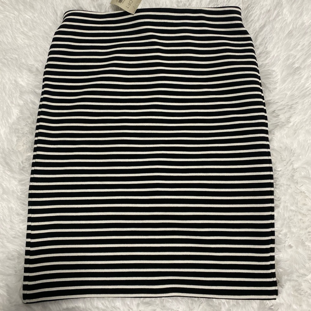 NWT LOFT pull on skirt